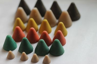 Abrasivos de pulido del plástico que quitan las rebabas con tarifa baja del desgaste en forma de cono